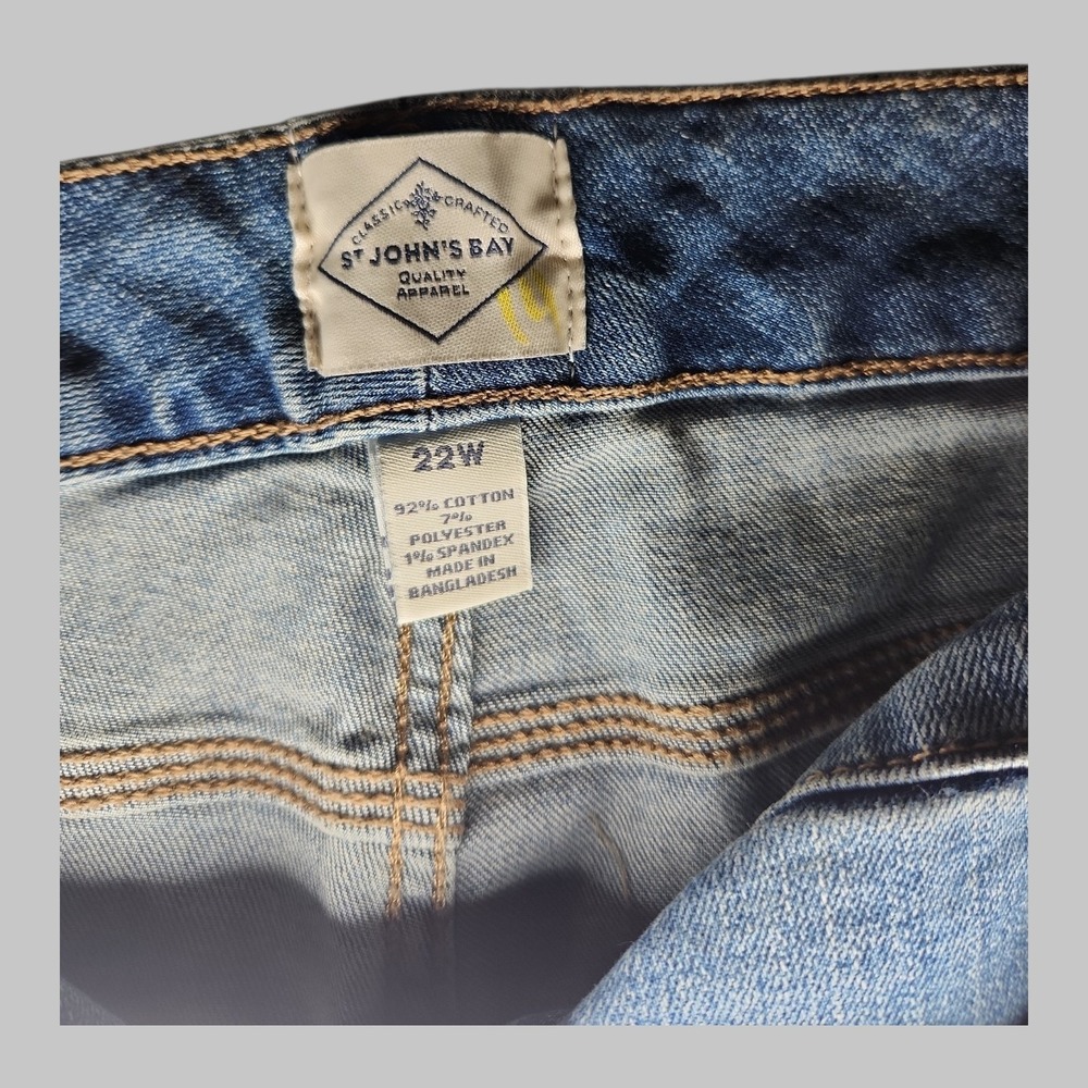 St Johns Bay Women's Plus 22W Secretly Slender Capri Jeans Blue NWOT - Picture 3 of 5